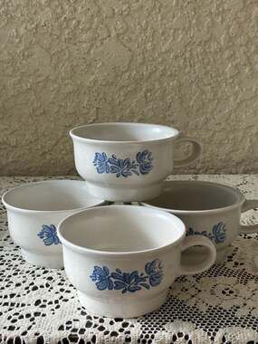 Pfaltzgraff Yorktowne Set Of 4 Flat Mugs